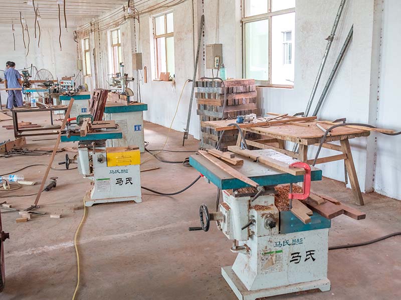 樟树楼梯油漆修复费用