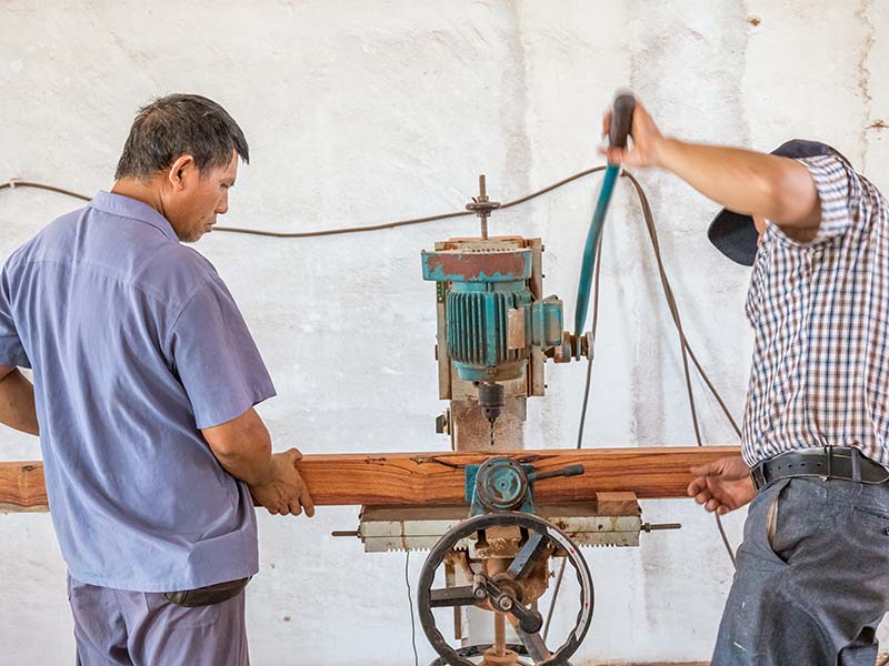 樟树楼梯地板柜门的油漆修复-11