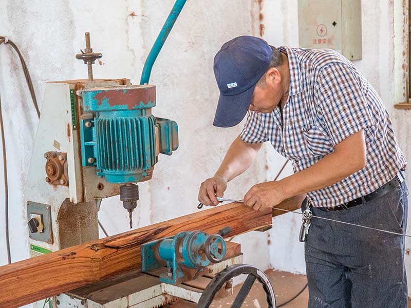 樟树楼梯地板柜门的油漆修复-10