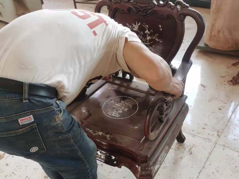 樟树老旧红木家具保养技巧